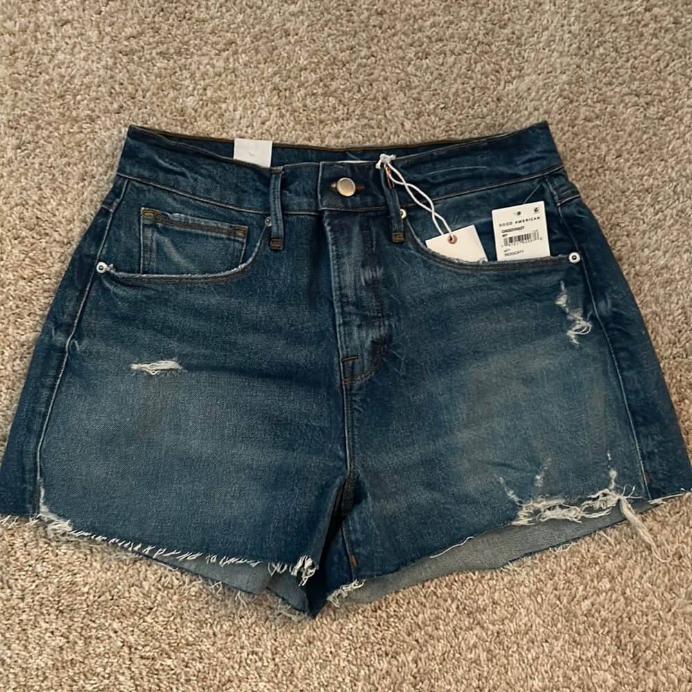 Good American NWT size 2/26 good ‘90s Denim shorts